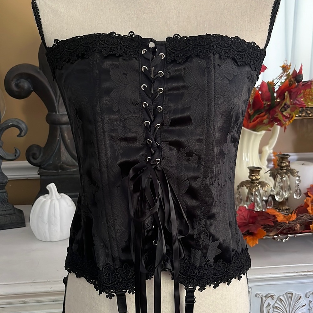 Vintage Corset in black satin